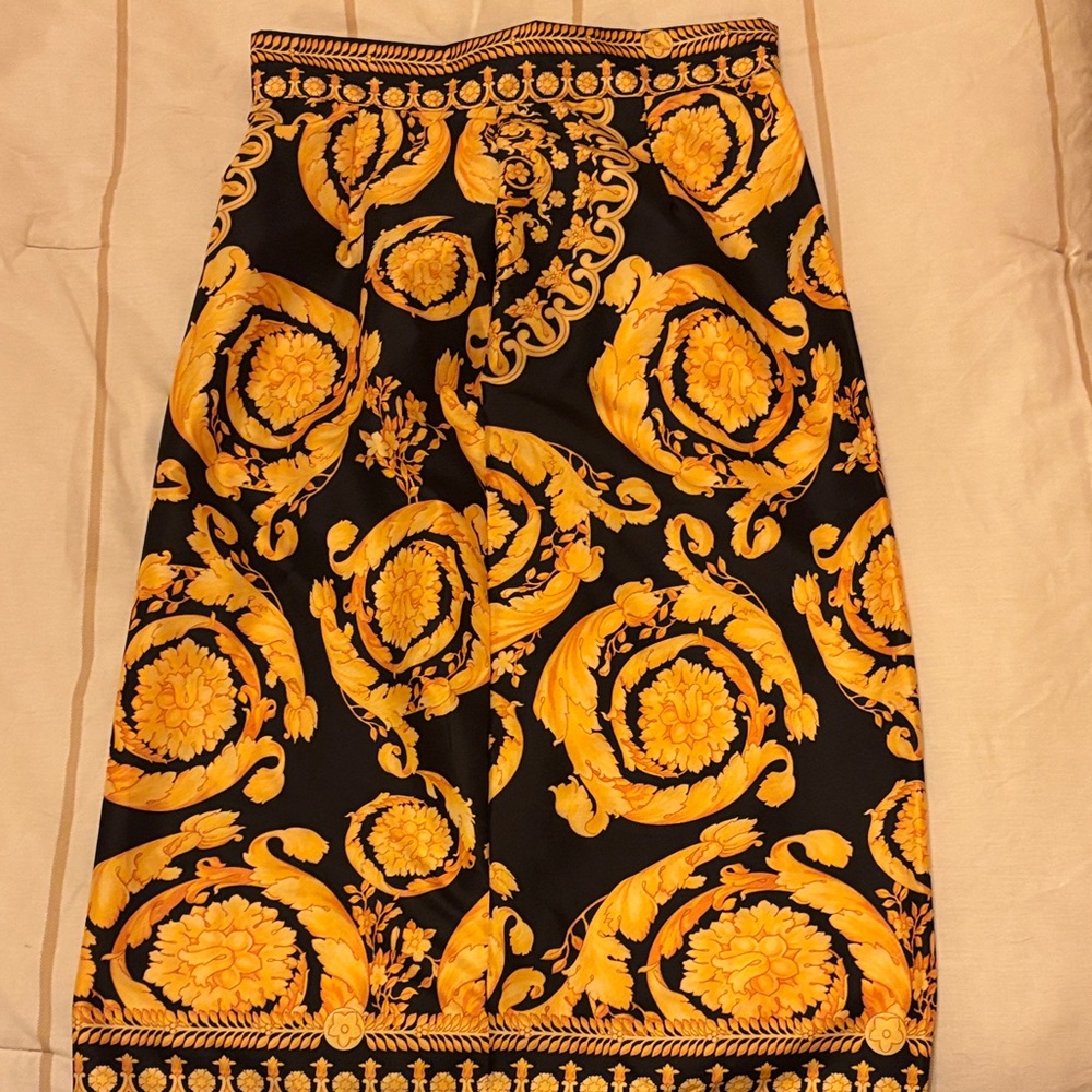 Elegant Black and Gold Patterned